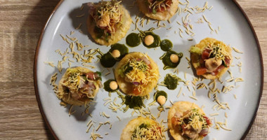 Jadoo Eclectic Indian Cuisine And Craft Cocktails food