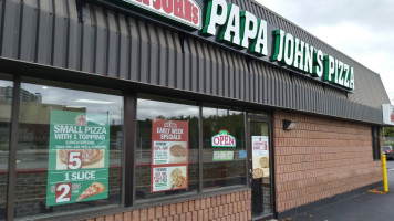 Papa John's Pizza outside