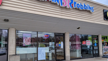 Baskin-robbins outside