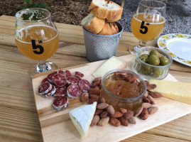 5e Baron Microbrasserie food