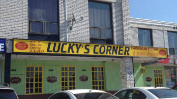 Luckys Corner outside