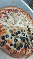 Taty's Pizza food