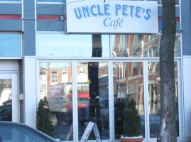 Uncle Pete's Cafe outside