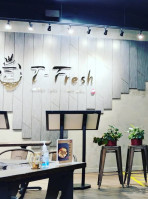 T-fresh Dot To Dot Lounge food