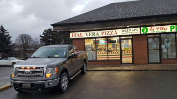 Ital Vera Pizza outside