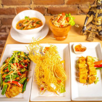 Mia Thai Cuisine food