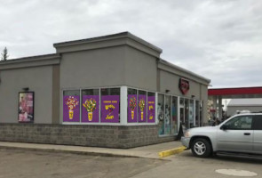 Booster Juice Now Open outside