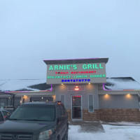Arnie's Grill outside
