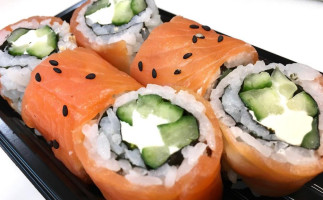 Sushi Tonari food
