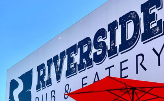 Riverside Pub Eatery food
