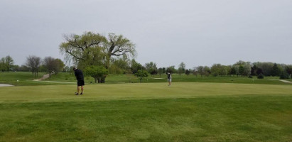 Fox Glen Clubhouse outside