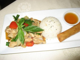 Lily Thai Cuisine food