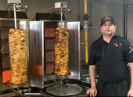 Lazeez Shawarma food