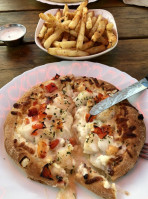 Pizza D'la Pointe food
