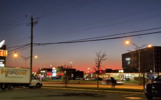 Omega Pizza Brossard food