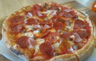 Ripe Tomato Pizza inside