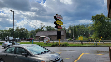 Tim Hortons outside