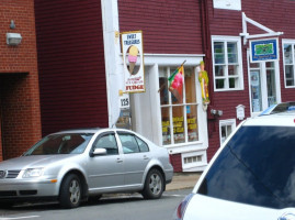 Sweet Treasures Confectionery outside