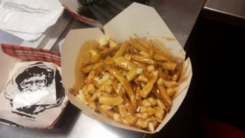 Smoke's Poutinerie inside