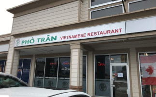 Pho Aldergrove Tran Vietnamese outside