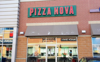 Pizza Nova outside