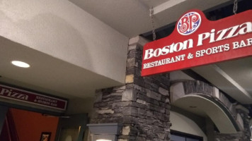 Boston Pizza outside