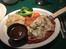 Wellington's Pub Grill food