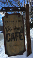 Le Général Café outside