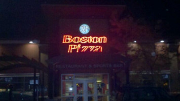 Boston Pizza inside