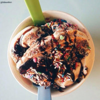 Yogurty's Froyo food