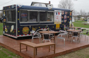 La Cantine De L'acadie outside