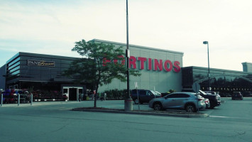 Fortinos Ancaster outside