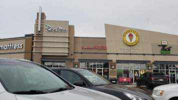 Marble Slab Creamery outside