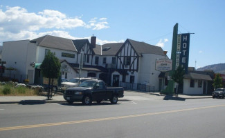 Murphy's Irish Sports Grill outside