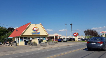 Dairy Queen (treat) outside