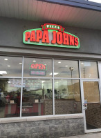 Papa Johns Pizza outside