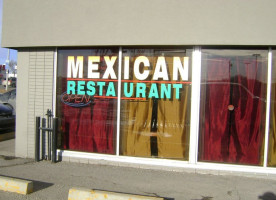 Los Mariachis Mexican inside