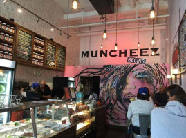 Muncheez food