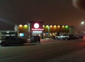 Boston Pizza outside