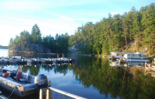 Lecuyer's Canada Lodge outside