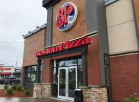 Boston Pizza outside