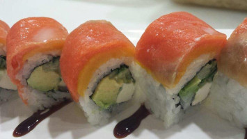 Kira Sushi food