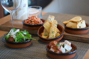 La Tomate Blanche food