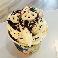 Yogurty's Froyo food