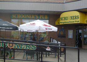 Schooner's Neighbourhood Pub outside