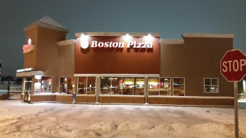 Boston Pizza food