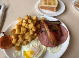 Humpty's Big Plate Diner Fort Sask. food