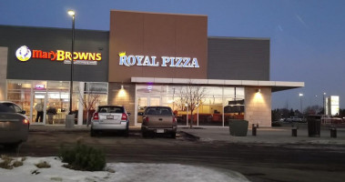 Royal Pizza food