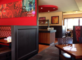 Pizza Hut Tillsonburg inside