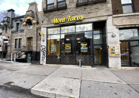 Mont Tacos Saint Denis outside